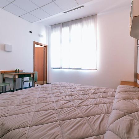 Open011 Hostel Торино Екстериор снимка
