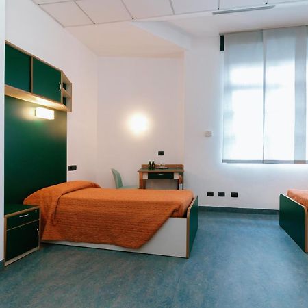 Open011 Hostel Торино Екстериор снимка