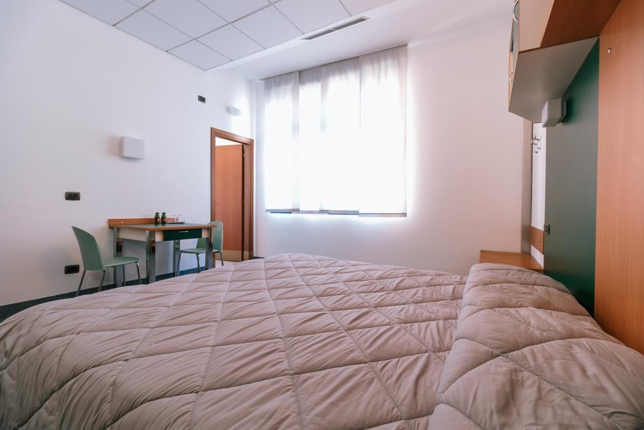 Open011 Hostel Торино Екстериор снимка