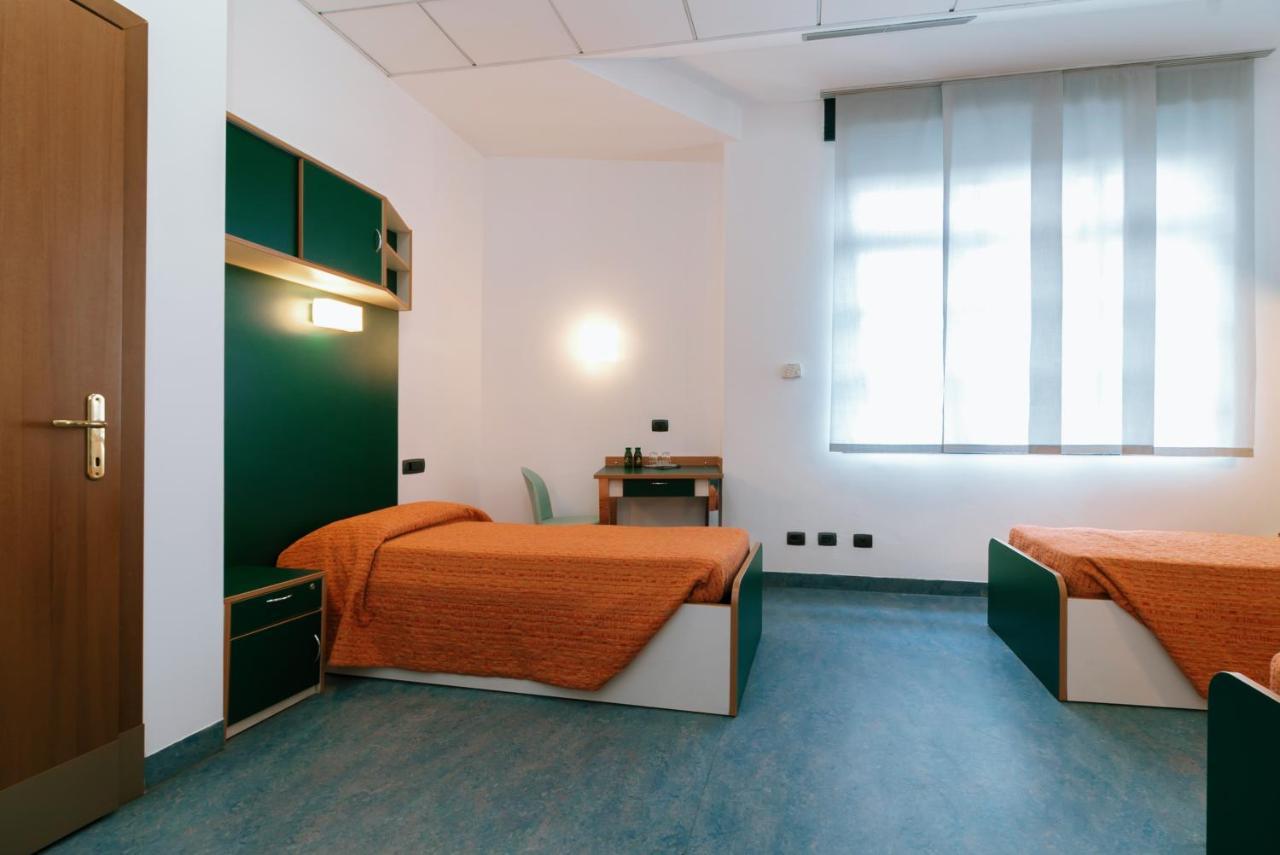 Open011 Hostel Торино Екстериор снимка
