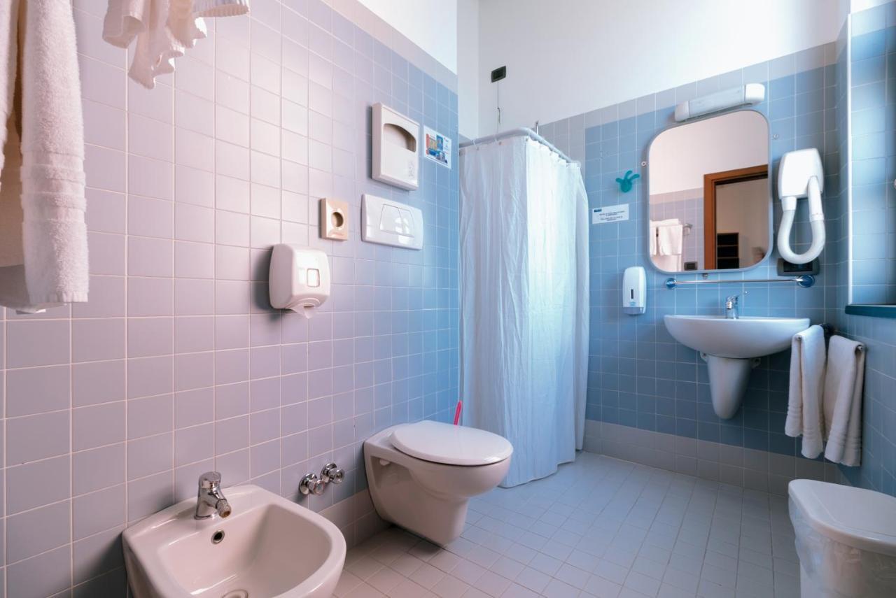 Open011 Hostel Торино Екстериор снимка