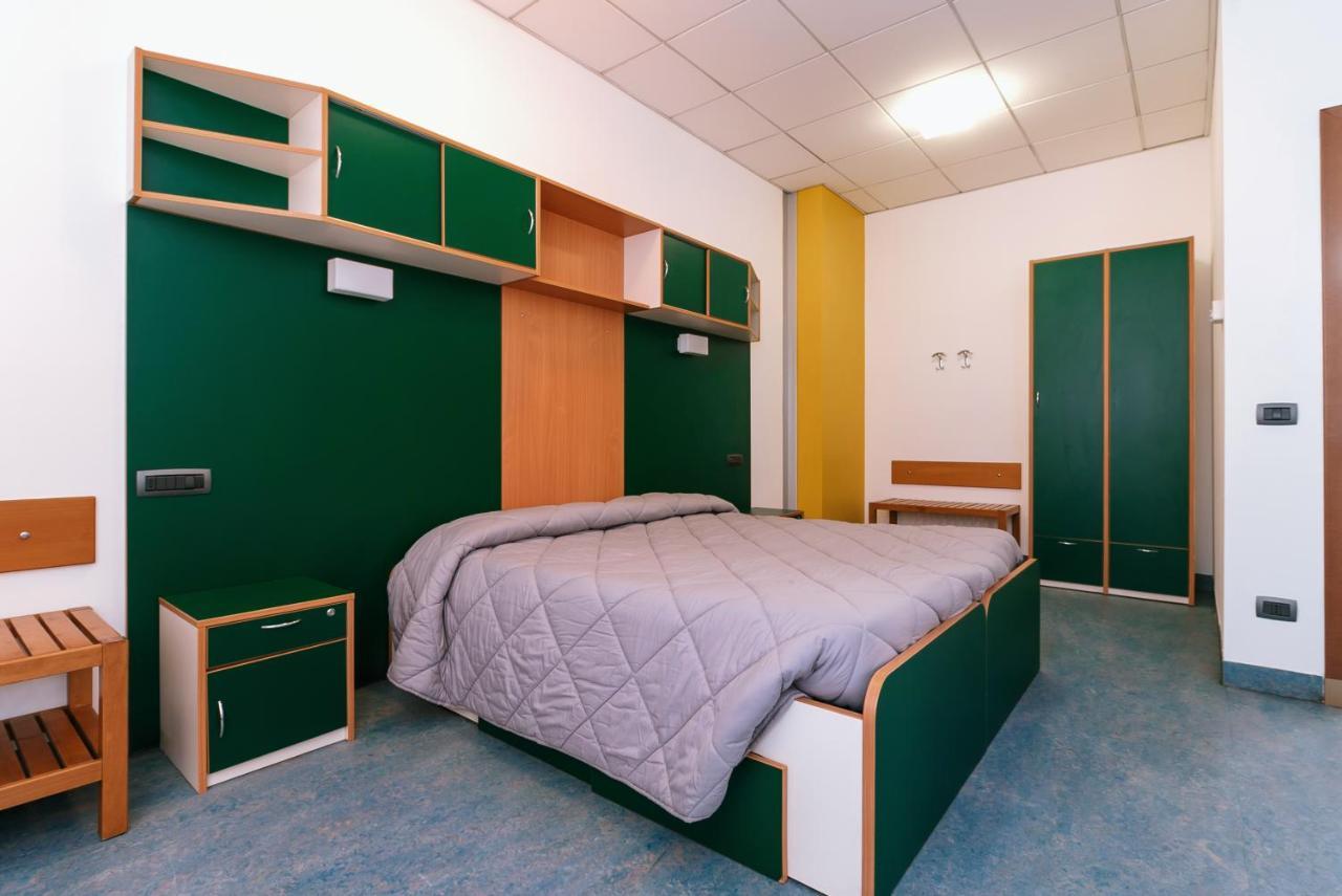 Open011 Hostel Торино Екстериор снимка