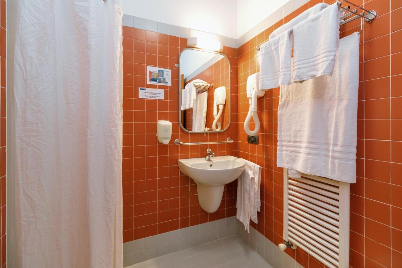 Open011 Hostel Торино Екстериор снимка