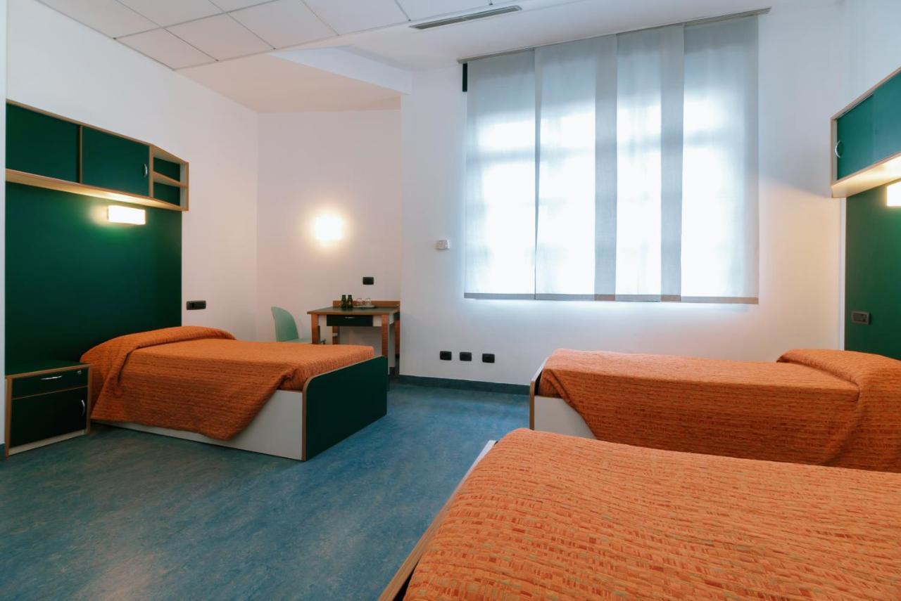 Open011 Hostel Торино Екстериор снимка