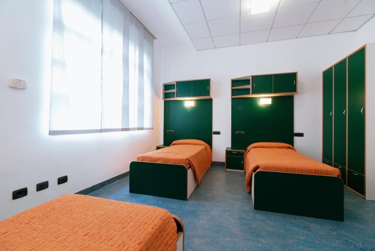 Open011 Hostel Торино Екстериор снимка