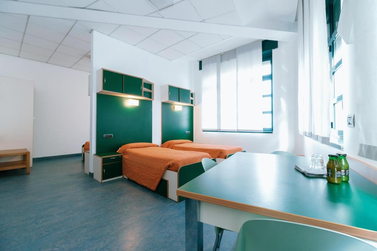 Open011 Hostel Торино Екстериор снимка