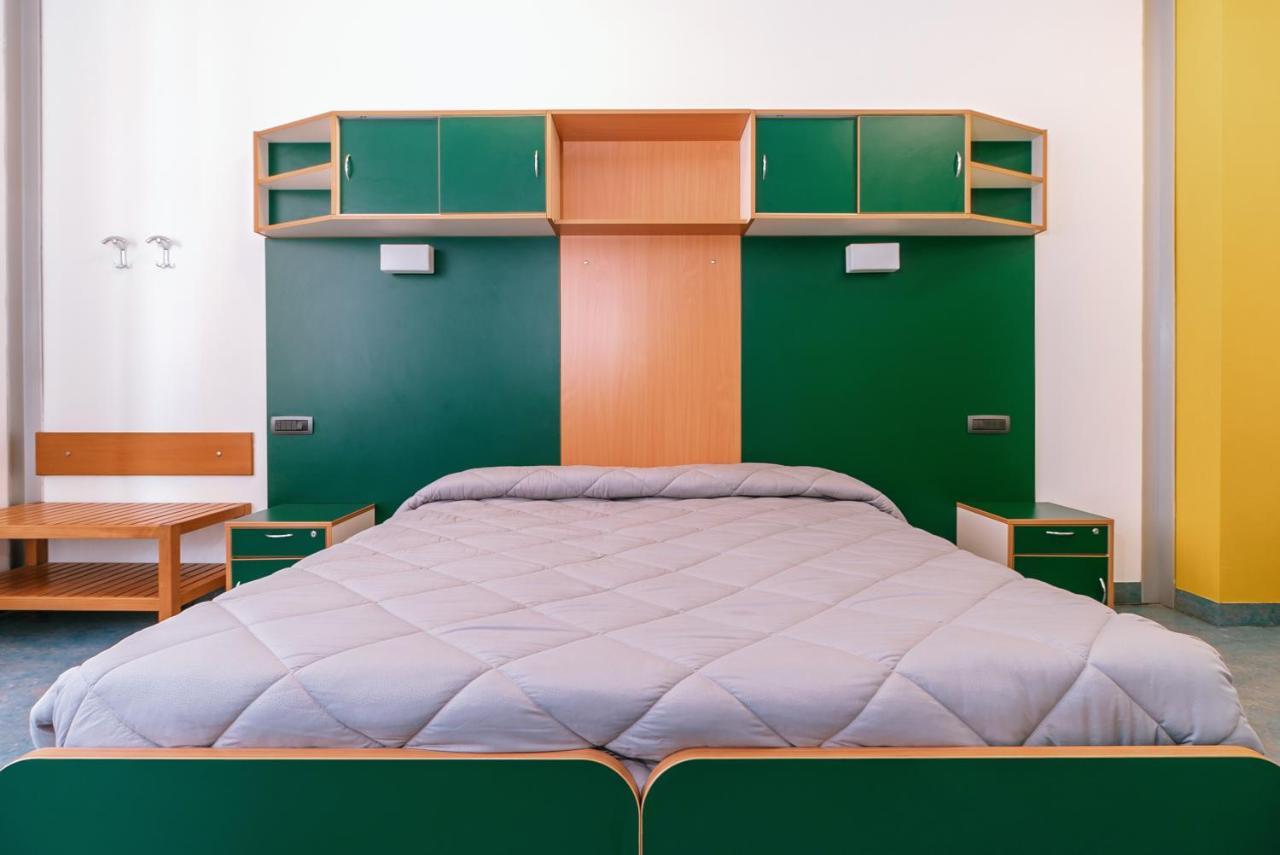 Open011 Hostel Торино Екстериор снимка