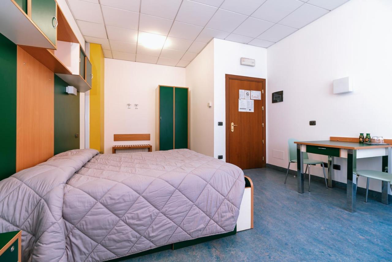 Open011 Hostel Торино Екстериор снимка