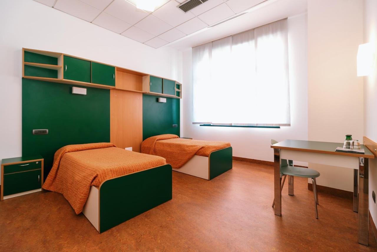 Open011 Hostel Торино Екстериор снимка