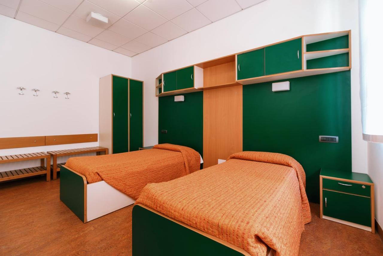 Open011 Hostel Торино Екстериор снимка