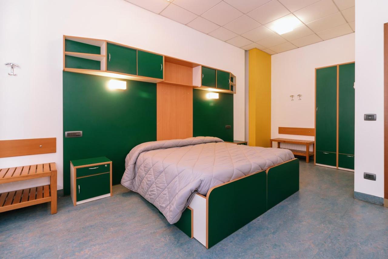 Open011 Hostel Торино Екстериор снимка