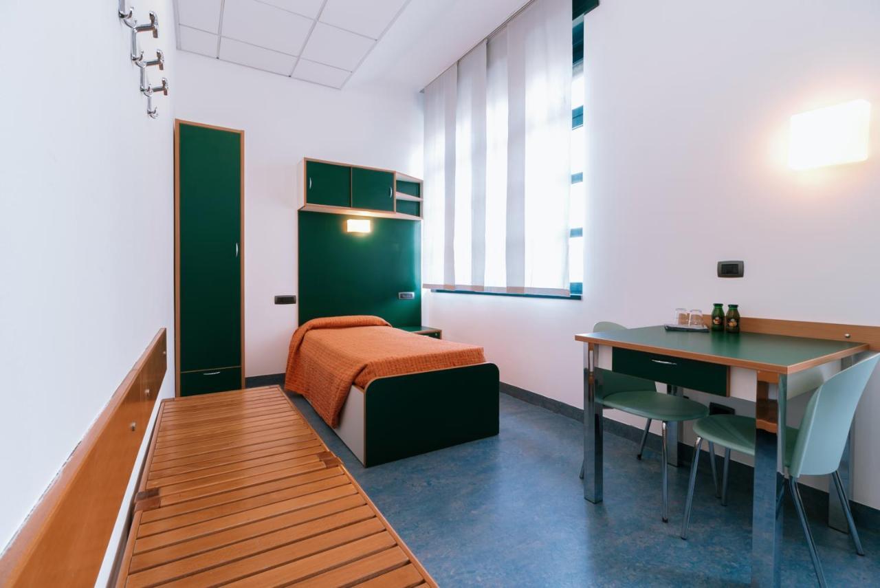 Open011 Hostel Торино Екстериор снимка