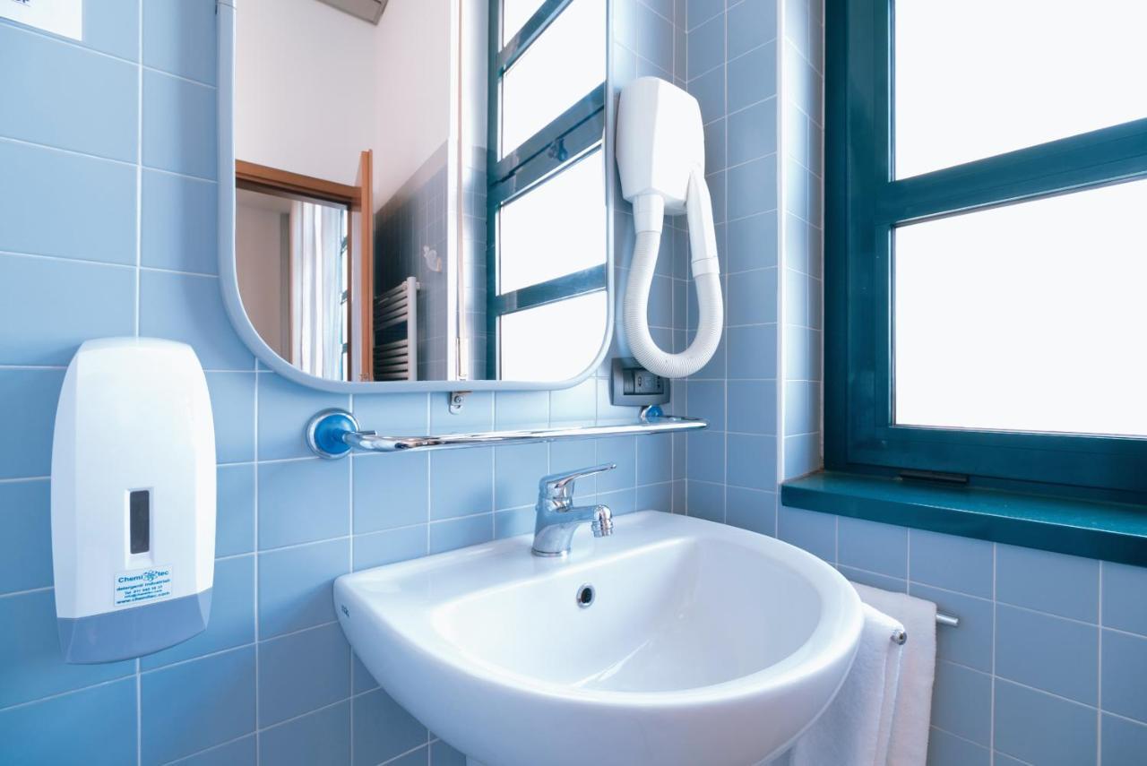 Open011 Hostel Торино Екстериор снимка