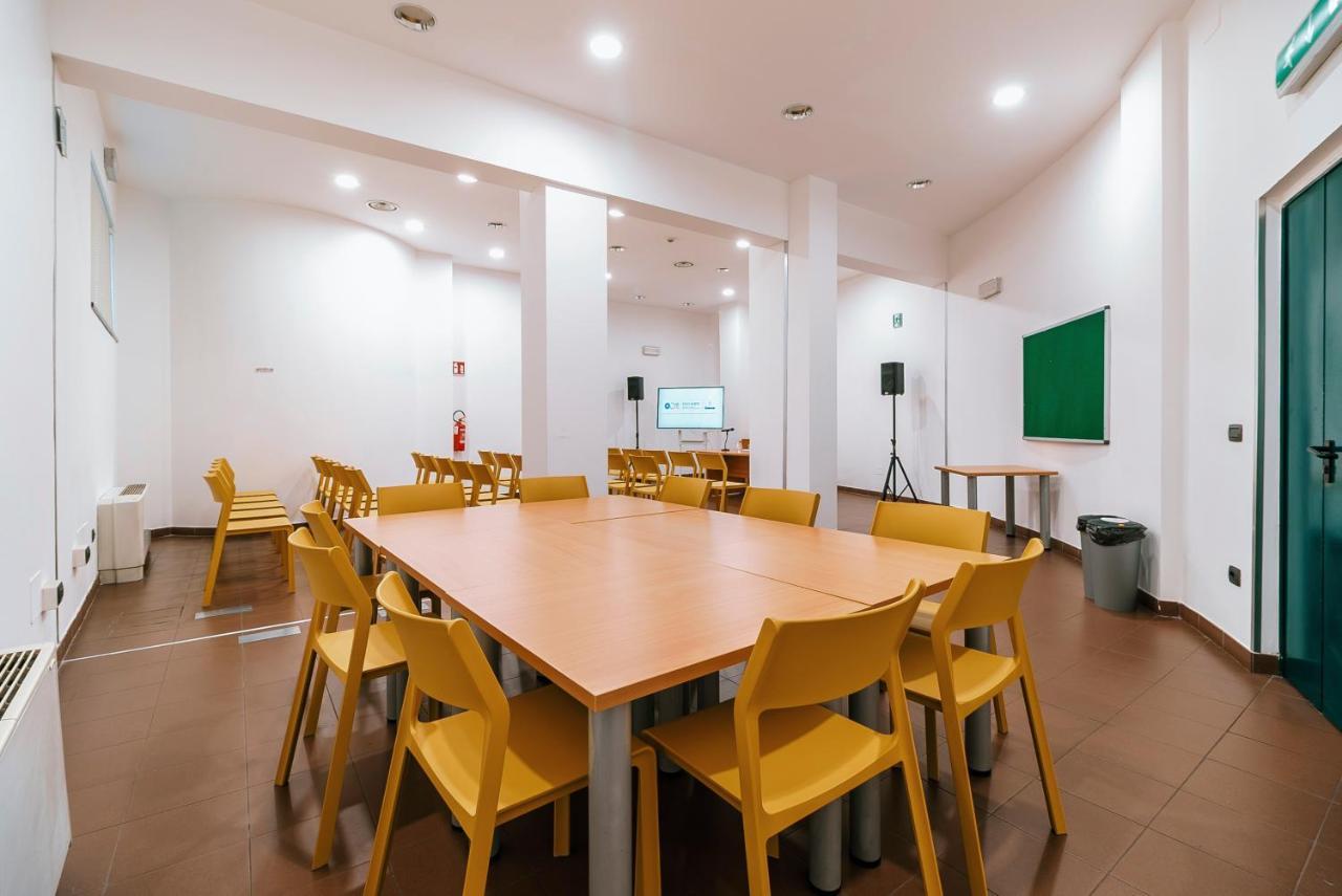 Open011 Hostel Торино Екстериор снимка